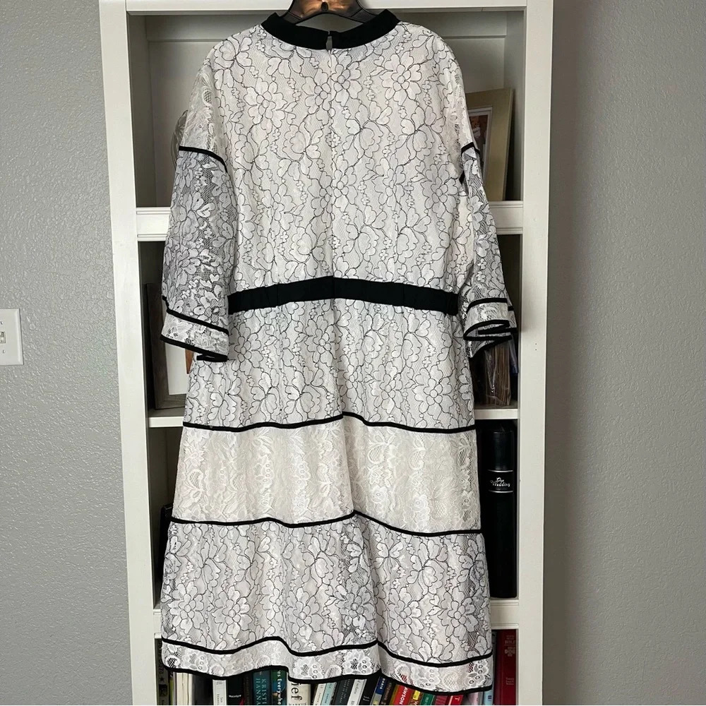 ELOQUII Studio Lace Blocked Dress With Piping White & Black Size 20 - Picture 3 of 5